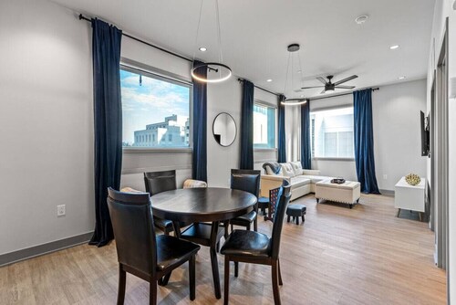 Quiet Downtown Lexington Bougie Apartment