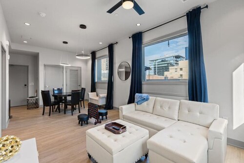 Quiet Downtown Lexington Bougie Apartment
