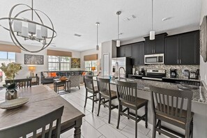 Fridge, microwave, oven, stovetop - M-Gated Resort-5 miles to Disney-2 FREE Water Park (Osceola County)