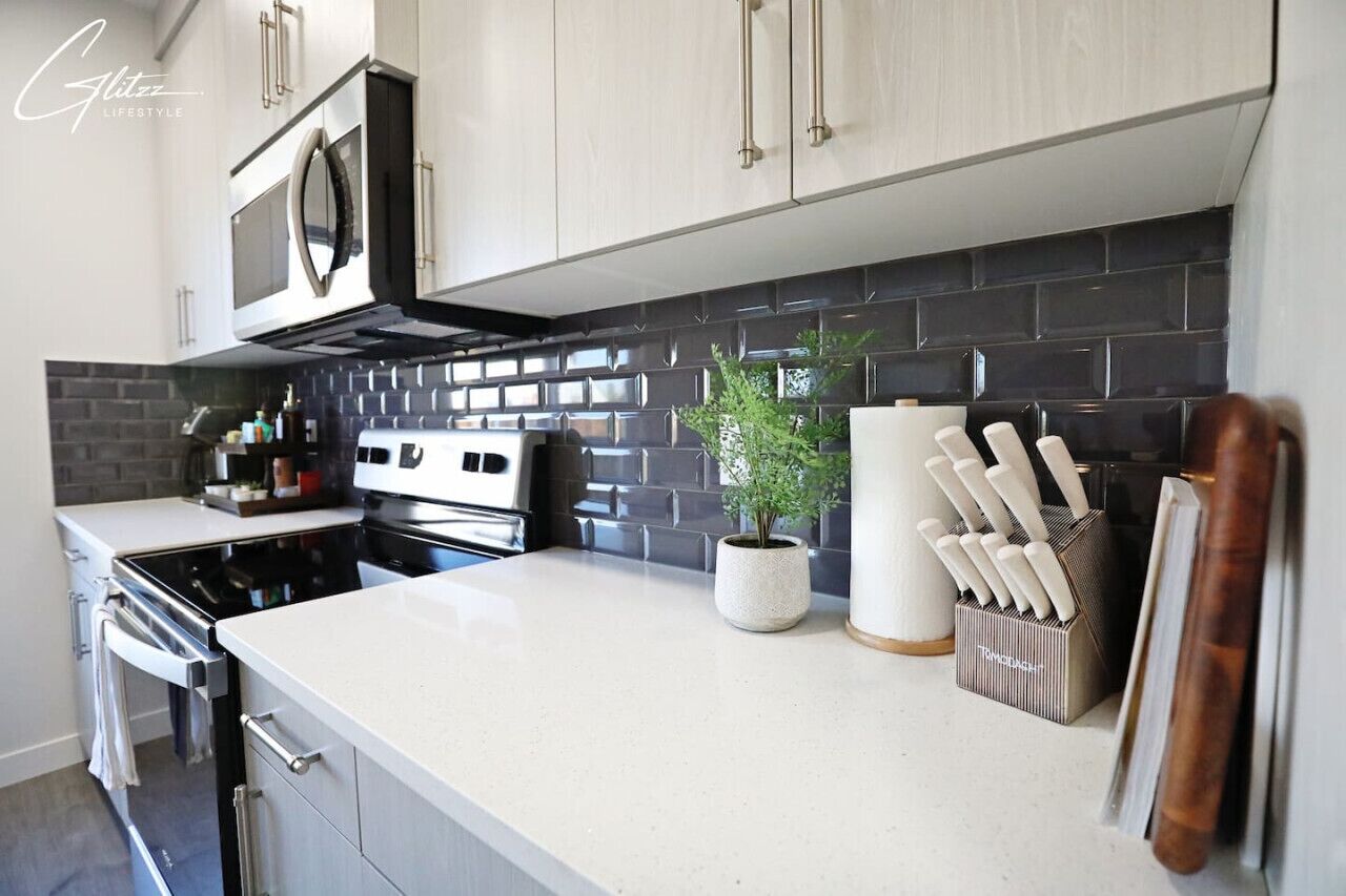 雪櫃、微波爐、焗爐、爐具