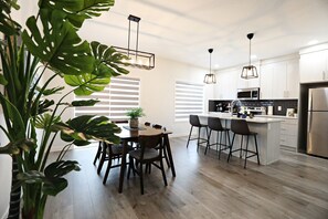 Dining - Beautiful Home With 4 King Beds|Airport|Disney+ (Edmonton)