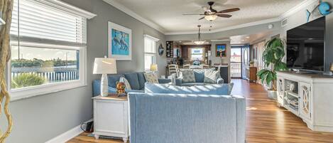 تلفزيون، مدفأة، كُتُب