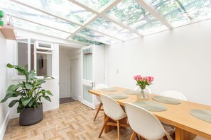 Dining - Spacious Covent Garden Getaway (London)