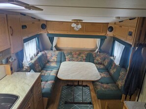 Interior - Уютная караван на холме пере аэропортом.  (Rogaland)