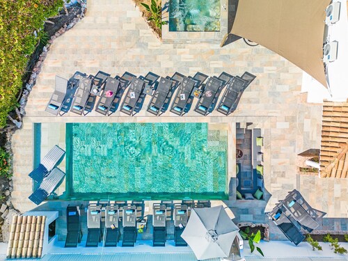 Luxury retreat w/ heatable pool & jacuzzi