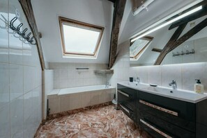 Toallas, papel higiénico