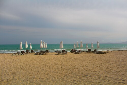 Lovely 1-bedroom condo with pool, 250 m to the beach