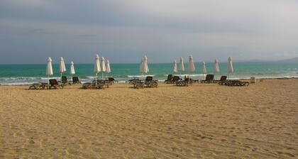 Lovely 1-bedroom condo with pool, 250 m to the beach