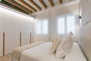 4 slaapkamers, een strijkplank/strijkijzer, beddengoed