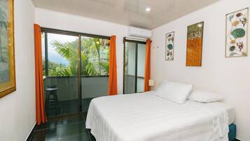 1 bedroom, desk, free WiFi, bed sheets