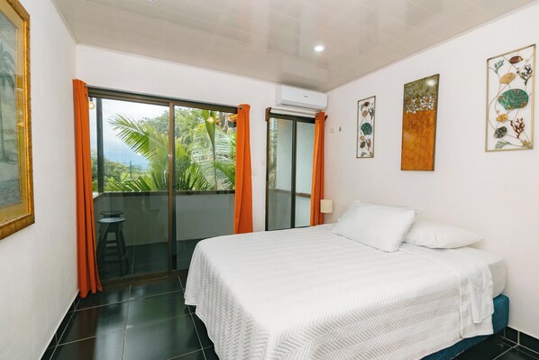 1 soverom, skrivebord, wi-fi (inkludert) og sengetøy