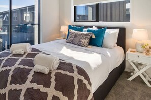 4 bedrooms, desk, iron/ironing board, free WiFi