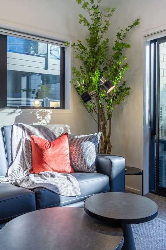 Walk To Riverside Market: 4 Bed 4 Bath W/ Car Park - Christchurch, New Zealand