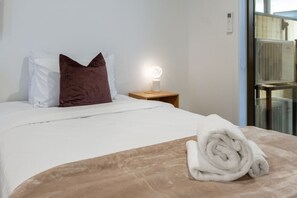 2 bedrooms, desk, iron/ironing board, free WiFi