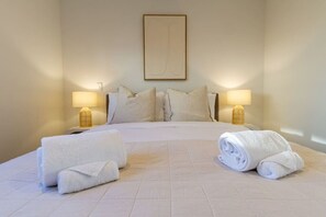 2 bedrooms, iron/ironing board, free WiFi, bed sheets