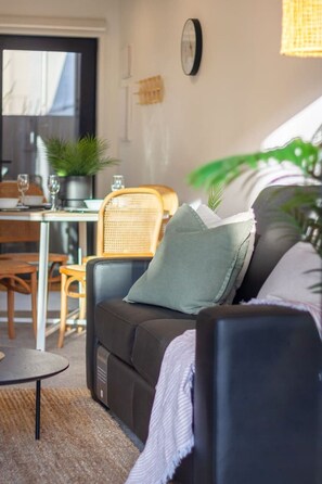 Smart TV - Garden City Getaway 2 bed with sofa bed 1 bath (Christchurch)