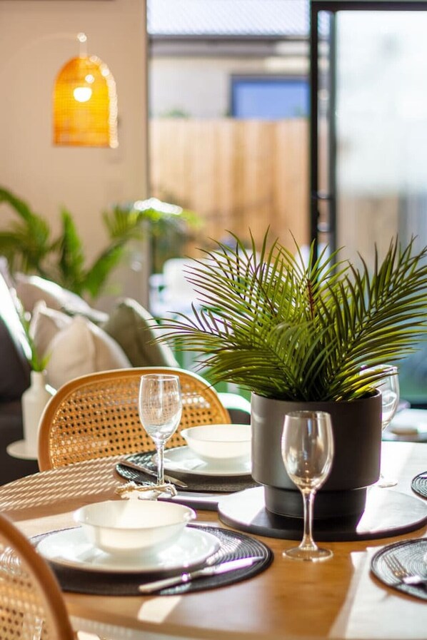 Dining - Garden City Getaway 2 bed with sofa bed 1 bath (Christchurch)