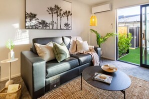 Smart TV - Garden City Getaway 2 bed with sofa bed 1 bath (Christchurch)