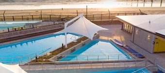 Beachside Bliss: 1 Bed 1 Bath