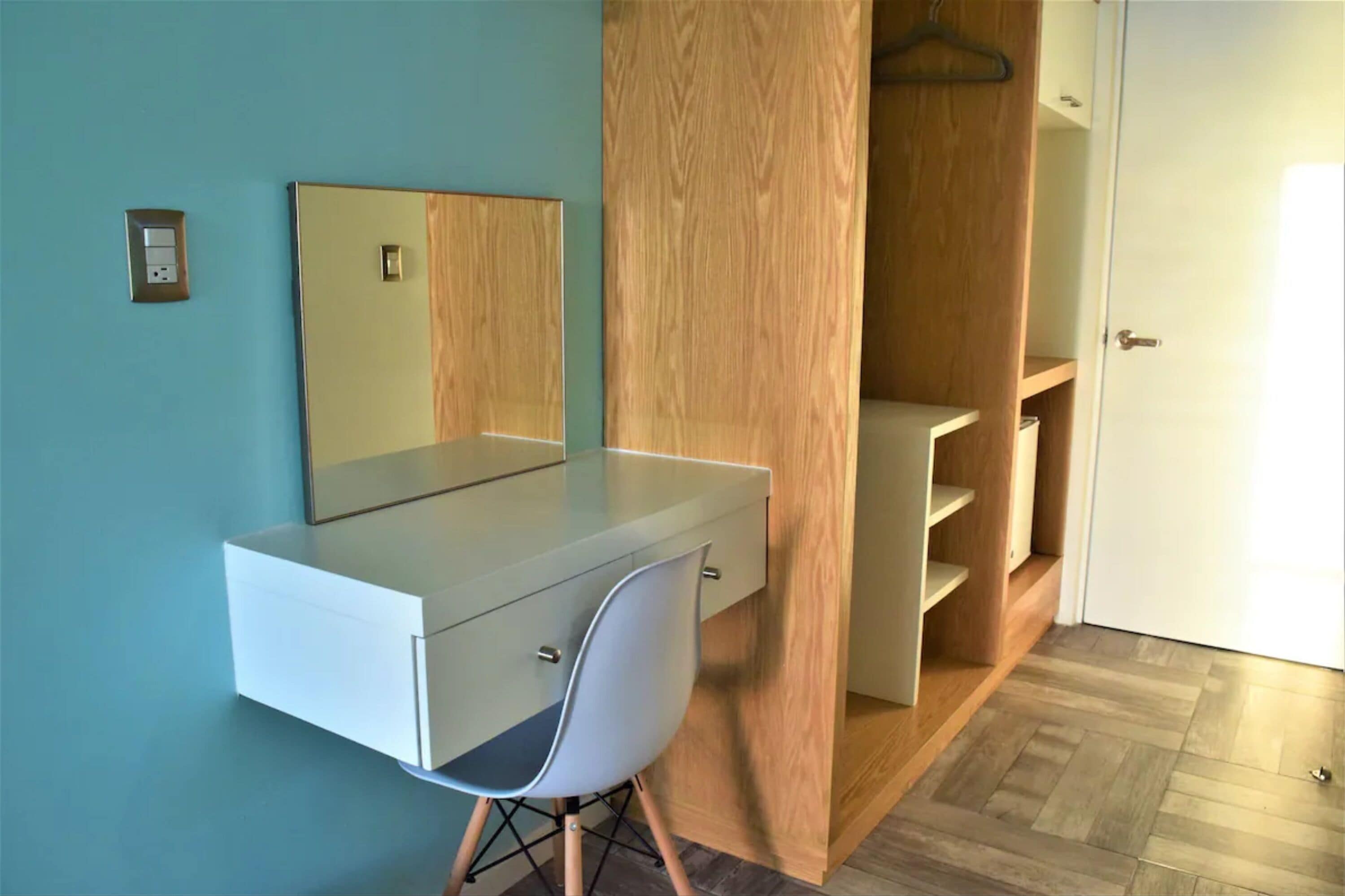Cofres nos quartos, Wi-Fi de cortesia, roupa de cama