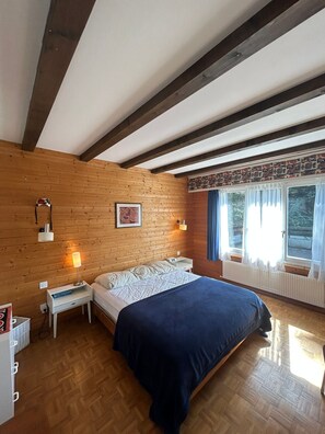 4 quartos, Wi-Fi de cortesia, roupa de cama