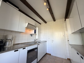 Fridge, microwave, oven, dishwasher - Cache-Cache MOUNTAIN & QUIET chalet 10 pers (Veysonnaz)