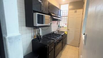 Fridge, microwave, stovetop, blender