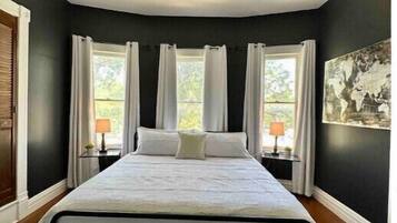4 bedrooms, iron/ironing board, WiFi, bed sheets