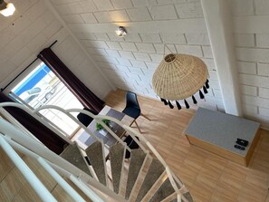 Loft estándar, 1 habitación, vistas a la ciudad | Zona de estar | Smart TV de 40 pulgadas con canales digitales, Netflix