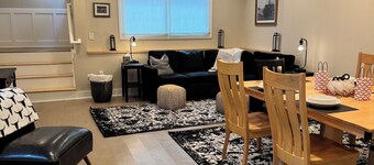 River Rock Guest House, Minutes to Ann Arbor, on the Huron River & B2B Trail