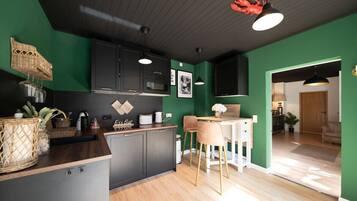 Fridge, microwave, dishwasher, coffee/tea maker