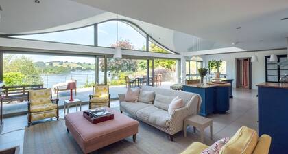 Waterside house near Dartmouth with pool, hot tub and dock