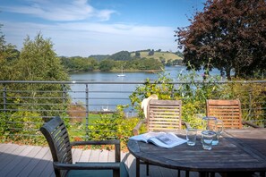 Outdoor dining - Waterside house near Dartmouth with pool, hot tub and dock (Dittisham)
