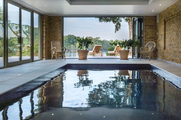 Piscine intérieure