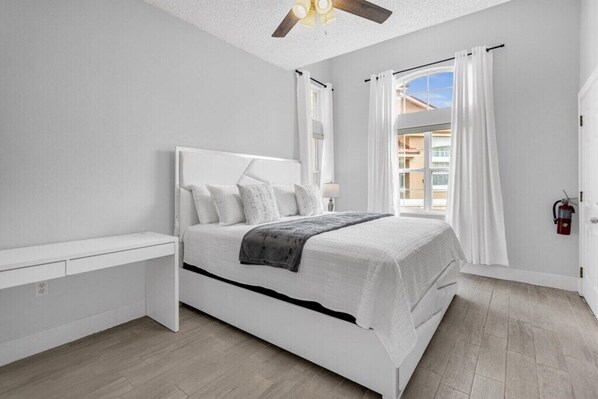 4 chambres, fer et planche à repasser, Wi-Fi, draps fournis