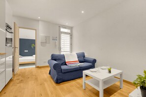 1 habitación, tabla de planchar con plancha, wifi gratis y ropa de cama 