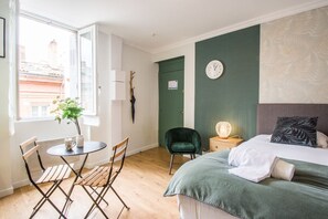 Fer et planche Ă repasser, Wi-Fi gratuit, draps fournis