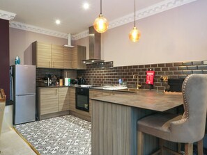 Kühlschrank, Geschirrspüler, Wasserkocher, Toaster