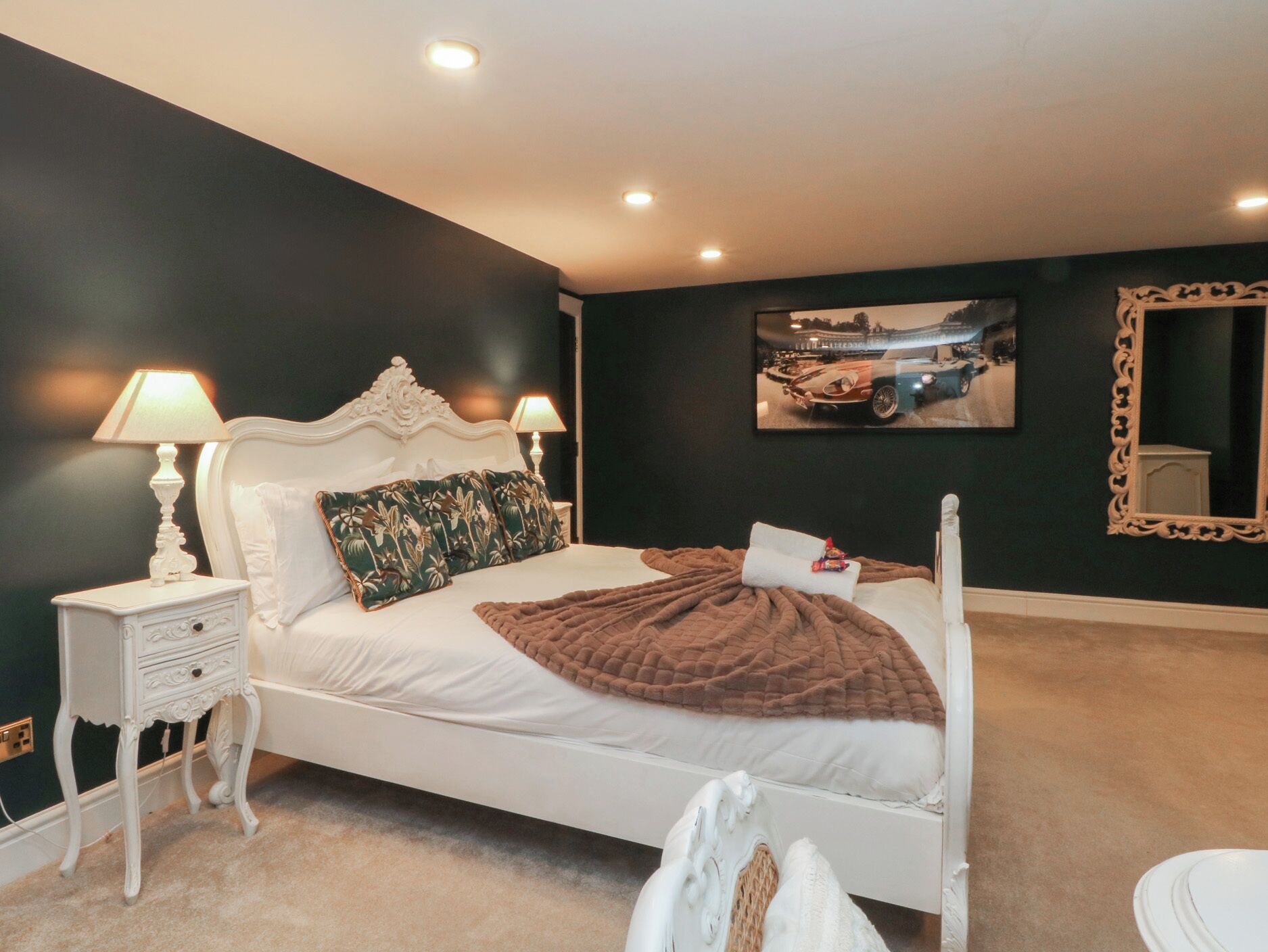 3 habitaciones, decoración personalizada y muebles diferentes 