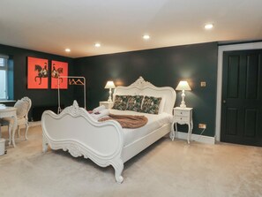 3 Schlafzimmer, individuell dekoriert, individuell eingerichtet