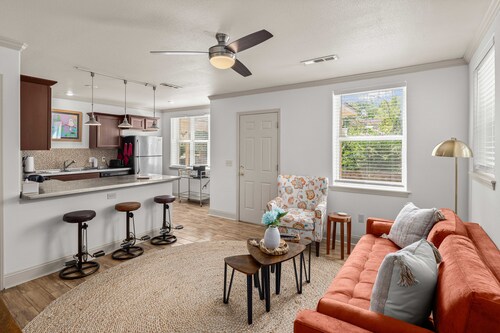 Steps away from Dickson, Bright and Open Apartment in historic 1905 home