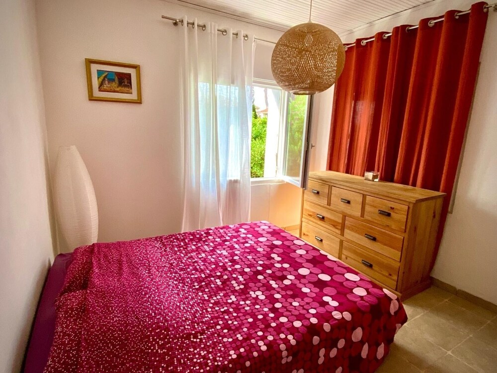 Very cool house in summer, independent close to La Verne beach. La