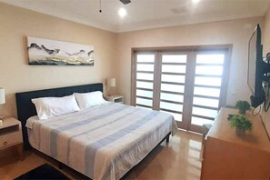 2 chambres, fer et planche à repasser, Wi-Fi gratuit, draps fournis