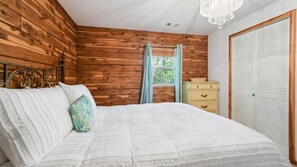 3 bedrooms, travel cot, free WiFi, bed sheets