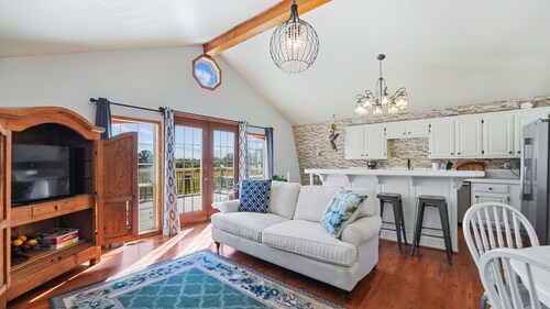 Cozy Posy: Mountain Top Cabin on 18 acres + Private Hot Tub