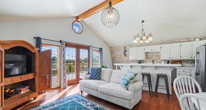 Cozy Posy: Mountain Top Cabin on 18 acres + Private Hot Tub