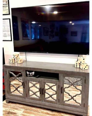 Interior - Updated Guest Suite in Southern Mansion-Style Home (Kanosh)