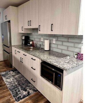 Private kitchen - Updated Guest Suite in Southern Mansion-Style Home (Kanosh)