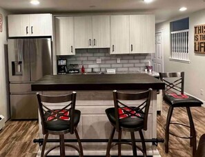 Private kitchen - Updated Guest Suite in Southern Mansion-Style Home (Kanosh)