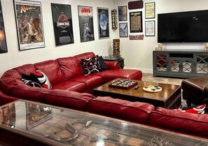 Living area - Updated Guest Suite in Southern Mansion-Style Home (Kanosh)